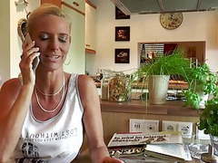 LibertyPorno presents: Blonde milf fickt mit dem elektriker